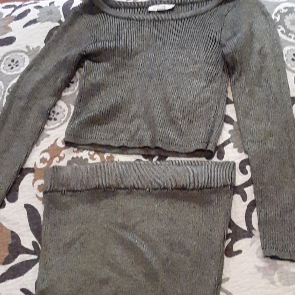Matching Midriff shirt and high waist skirt set